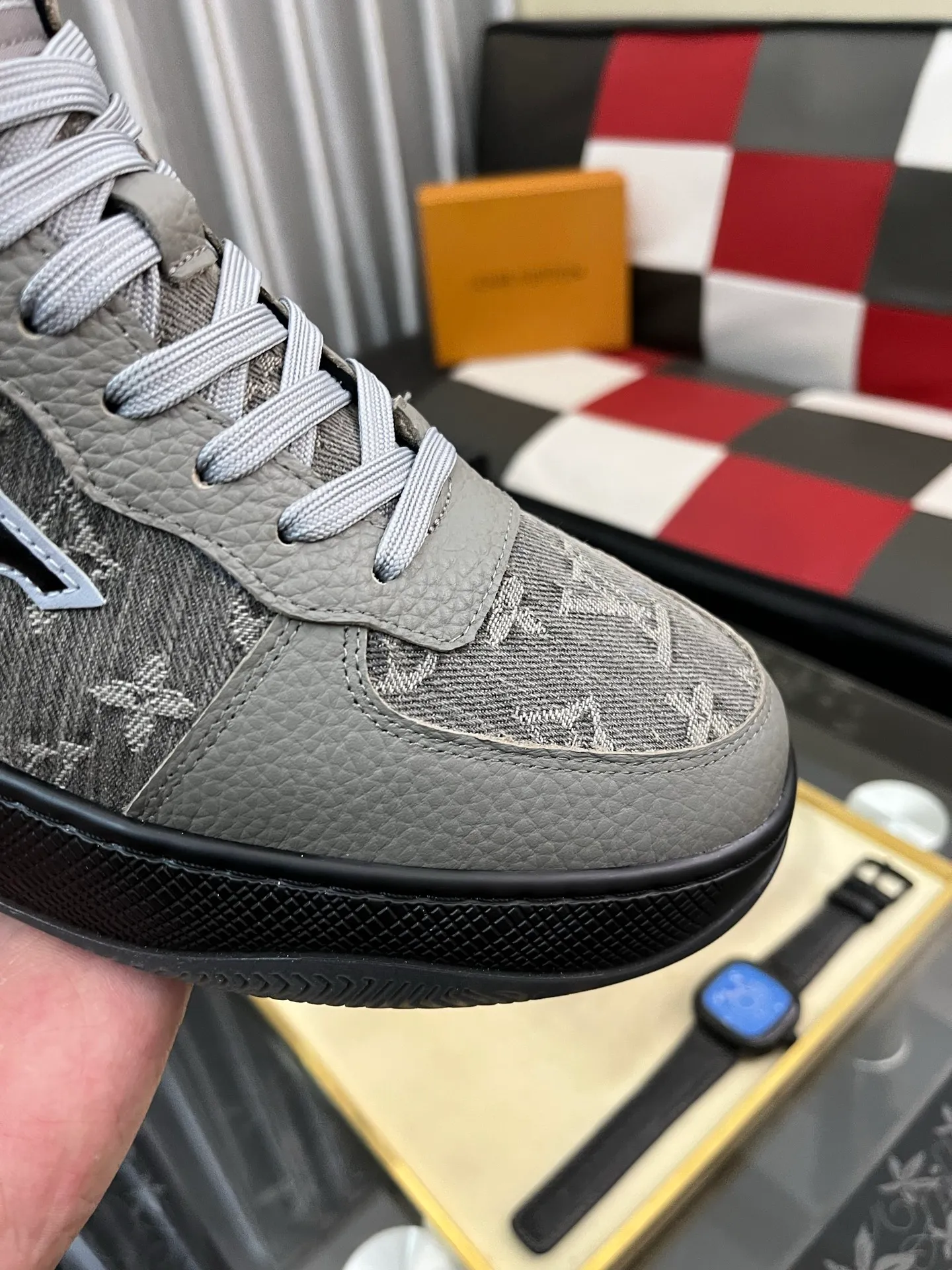 Ex-factory price: 438⌚️⌚️[LOUIS VUITTON] Same style as Louis Vuitton* official website 🚹Men's high-top casual shoes❤️Same style as popular celebrities and big names ~ Best-selling at home and abroad Lv focuses on the checkerboard series...Imported first-layer cowhide with special fabric ➕Full cotton, code number: 38-443️⃣Colors available